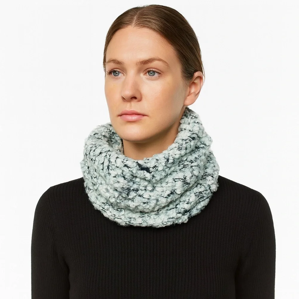 NY & CO Cozy SILVER METALLIC THREADING Thoughout Knit Infinity Scarf